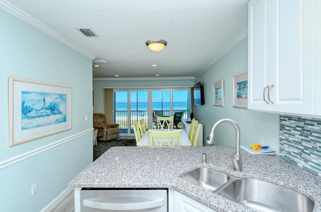 2 Condominium vacation rental located in Anna Maria Island 1