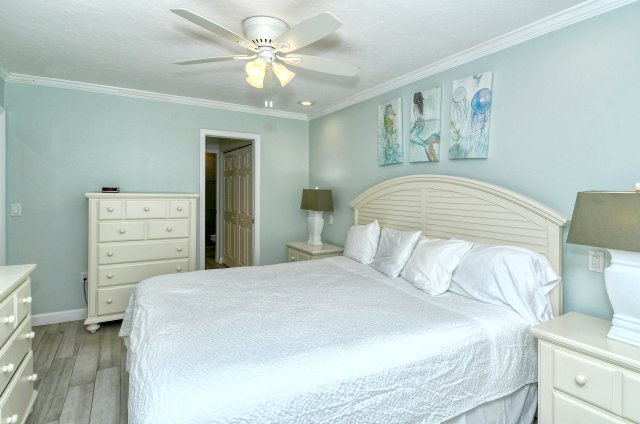 2 Condominium vacation rental located in Anna Maria Island 1