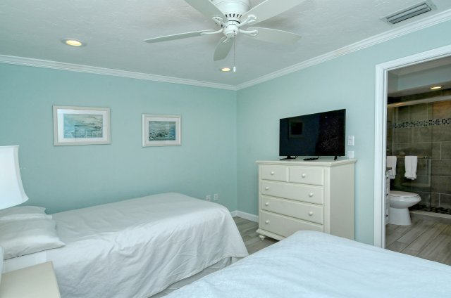 2 Condominium vacation rental located in Anna Maria Island 1