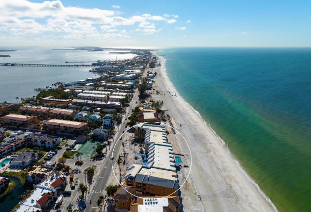 2 Condominium vacation rental located in Anna Maria Island 1