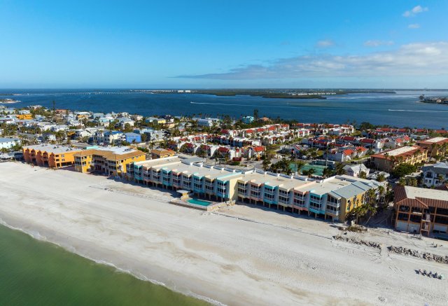 2 Condominium vacation rental located in Anna Maria Island 1