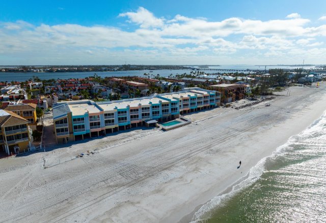 2 Condominium vacation rental located in Anna Maria Island 1