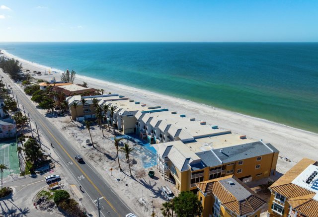 2 Condominium vacation rental located in Anna Maria Island 1