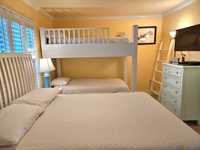 2 Condominium vacation rental located in Anna Maria Island 1