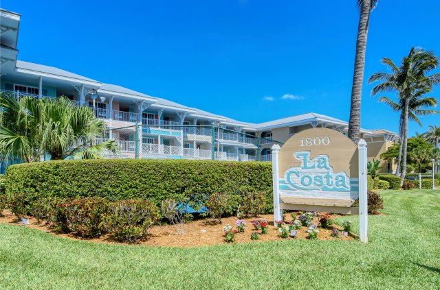 2 Condominium vacation rental located in Anna Maria Island 1