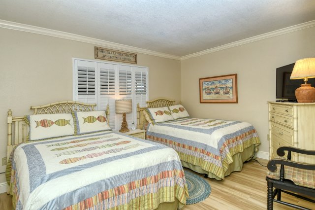 2 Condominium vacation rental located in Anna Maria Island 1