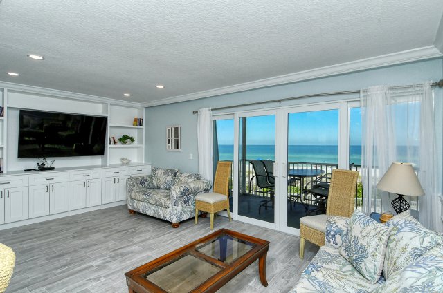 2 Condominium vacation rental located in Anna Maria Island 1