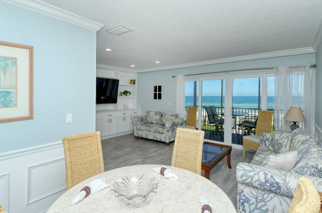 2 Condominium vacation rental located in Anna Maria Island 1