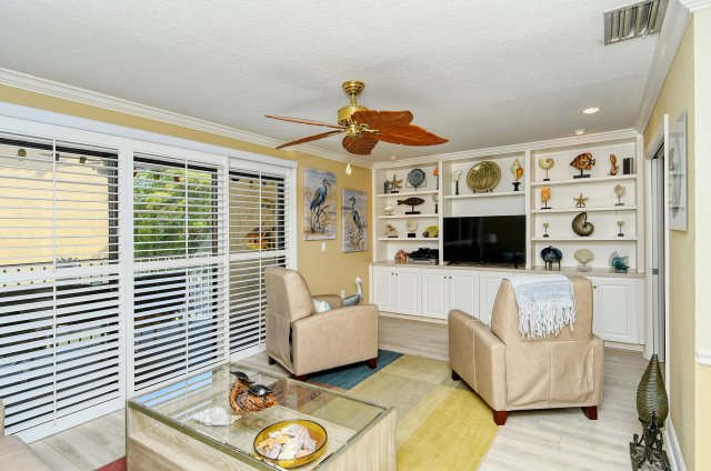 2 Condominium vacation rental located in Anna Maria Island 1