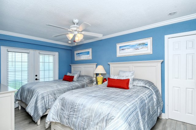 2 Condominium vacation rental located in Anna Maria Island 1