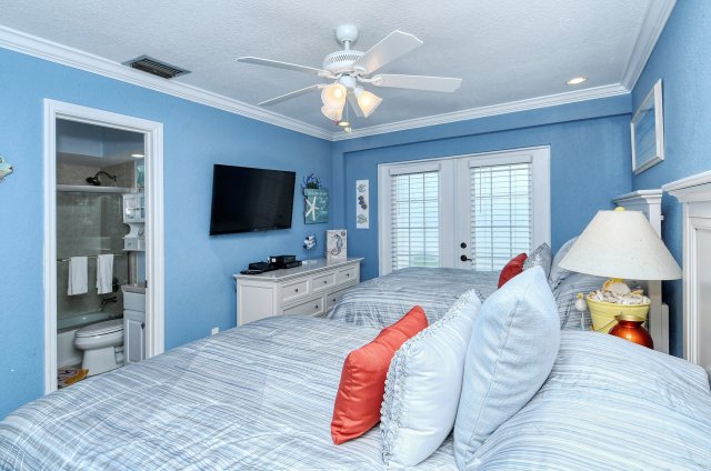 2 Condominium vacation rental located in Anna Maria Island 1