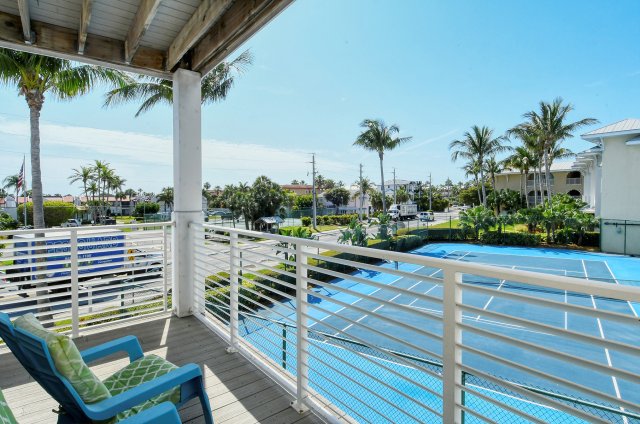 2 Condominium vacation rental located in Anna Maria Island 1