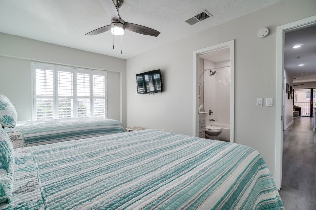 2 Condominium vacation rental located in Anna Maria Island 1