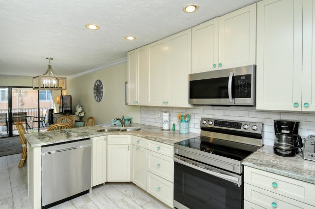 2 Condominium vacation rental located in Anna Maria Island 1