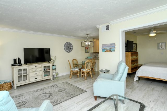 2 Condominium vacation rental located in Anna Maria Island 1