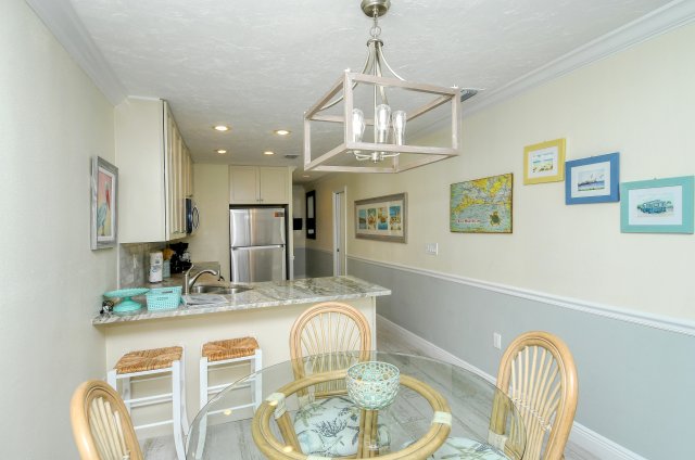 2 Condominium vacation rental located in Anna Maria Island 1