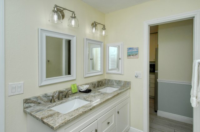 2 Condominium vacation rental located in Anna Maria Island 1