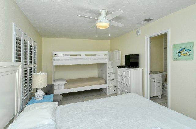 2 Condominium vacation rental located in Anna Maria Island 1