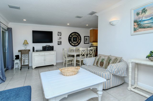 2 Condominium vacation rental located in Anna Maria Island 1