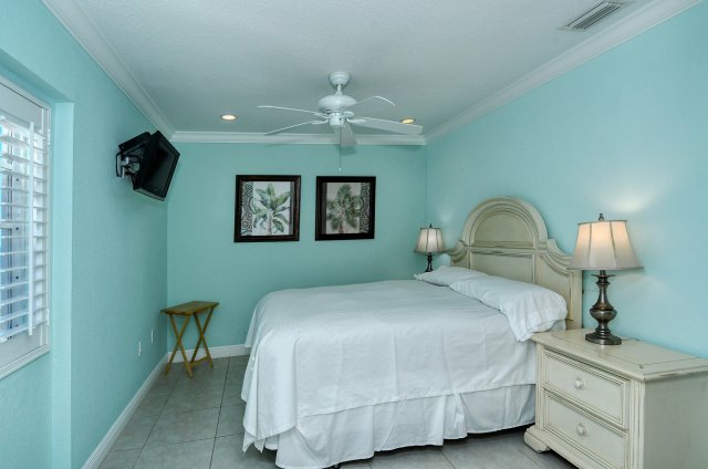 2 Condominium vacation rental located in Anna Maria Island 1