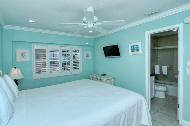 2 Condominium vacation rental located in Anna Maria Island 1