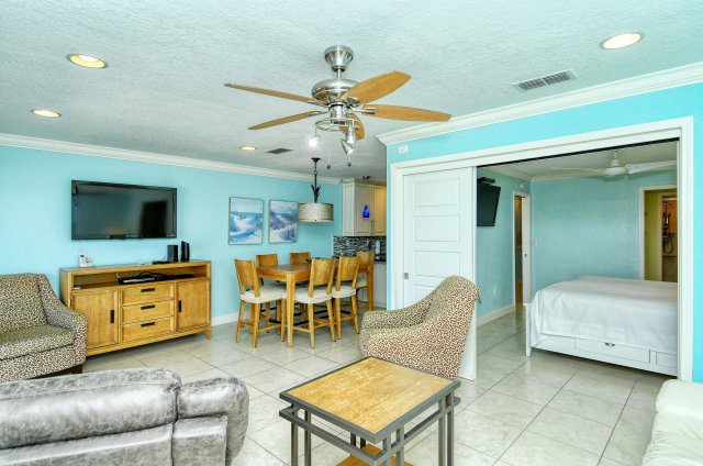 2 Condominium vacation rental located in Anna Maria Island 1