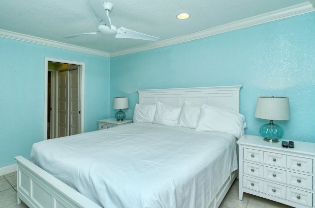 2 Condominium vacation rental located in Anna Maria Island 1