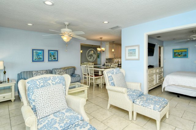 2 Condominium vacation rental located in Anna Maria Island 1