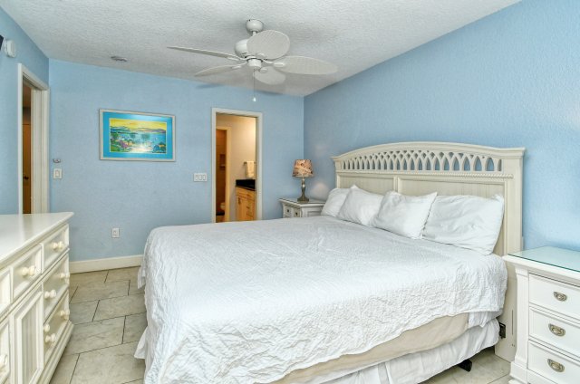 2 Condominium vacation rental located in Anna Maria Island 1