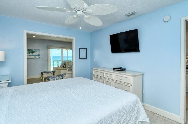 2 Condominium vacation rental located in Anna Maria Island 1