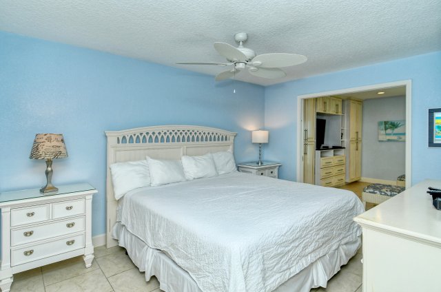 2 Condominium vacation rental located in Anna Maria Island 1