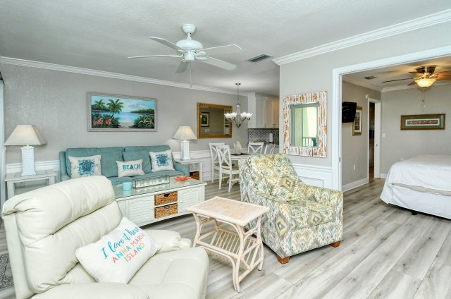 2 Condominium vacation rental located in Anna Maria Island 1