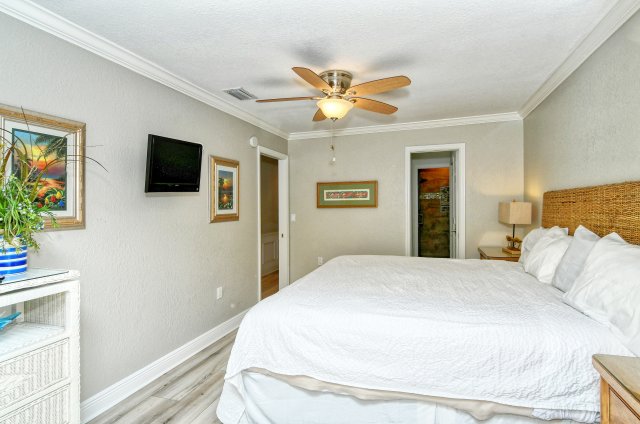 2 Condominium vacation rental located in Anna Maria Island 1