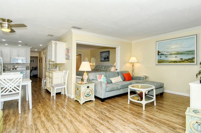 2 Condominium vacation rental located in Anna Maria Island 1