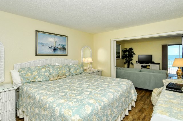 2 Condominium vacation rental located in Anna Maria Island 1