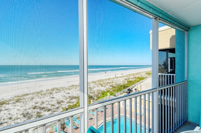 2 Condominium vacation rental located in Anna Maria Island 1