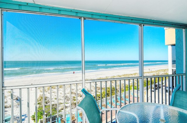 2 Condominium vacation rental located in Anna Maria Island 1