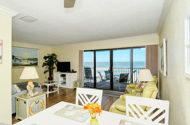 2 Condominium vacation rental located in Anna Maria Island 1