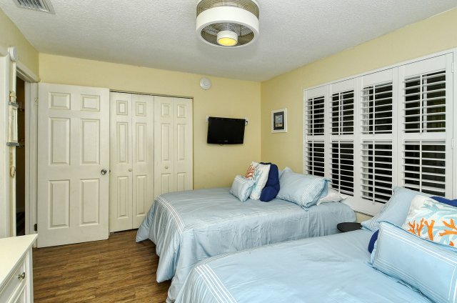 2 Condominium vacation rental located in Anna Maria Island 1