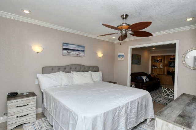 2 Condominium vacation rental located in Anna Maria Island 1