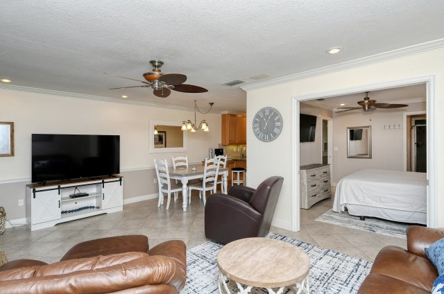 2 Condominium vacation rental located in Anna Maria Island 1