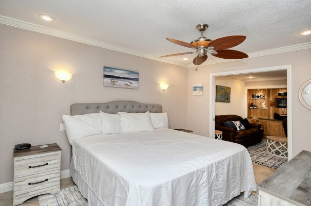 2 Condominium vacation rental located in Anna Maria Island 1