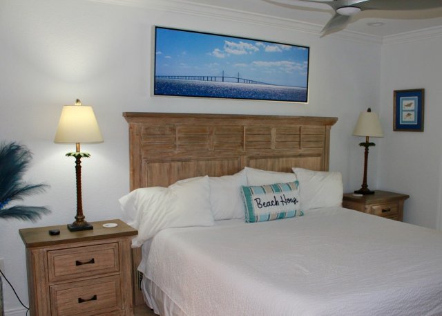 2 Condominium vacation rental located in Anna Maria Island 1