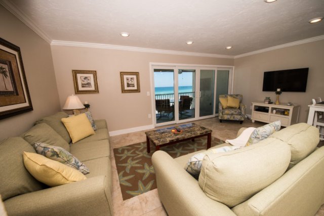 2 Condominium vacation rental located in Anna Maria Island 1