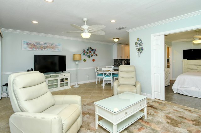 2 Condominium vacation rental located in Anna Maria Island 1