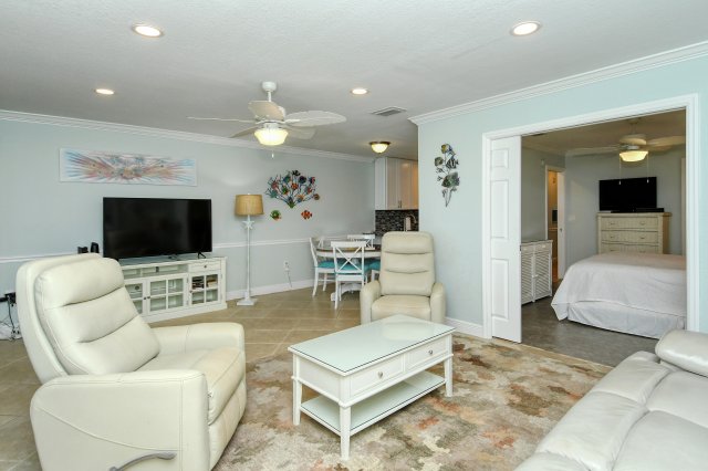 2 Condominium vacation rental located in Anna Maria Island 1