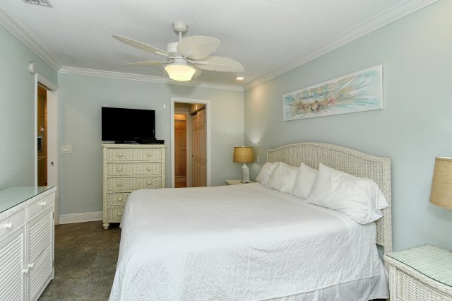 2 Condominium vacation rental located in Anna Maria Island 1