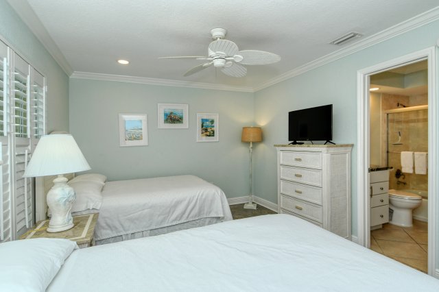 2 Condominium vacation rental located in Anna Maria Island 1