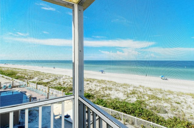 2 Condominium vacation rental located in Anna Maria Island 1