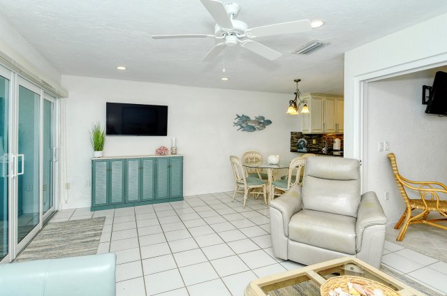 2 Condominium vacation rental located in Anna Maria Island 1